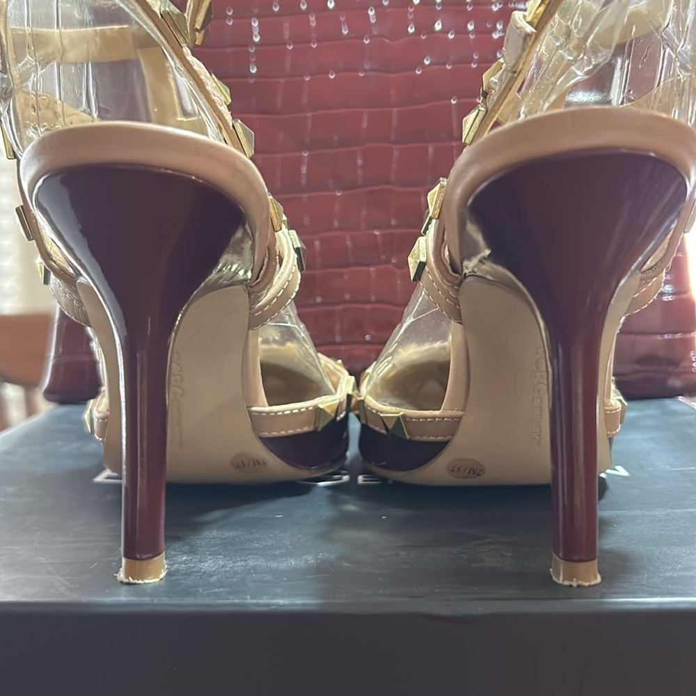 BCBGeneration Heels S-7 and Clutch - Picture 4 of 13